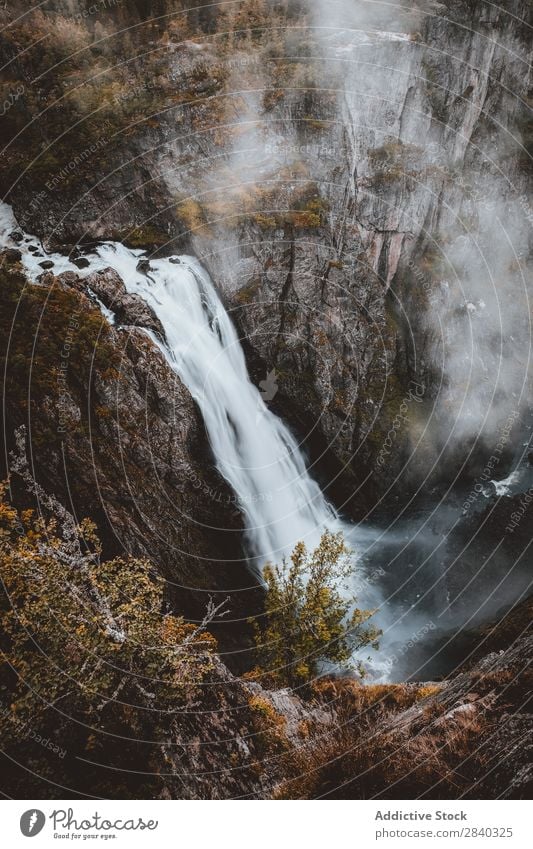 Wasserfall in einer felsigen Klippe. Voringfoss, Norwegen Nebel kampfstark Natur strömen Wahrzeichen Ferien & Urlaub & Reisen Tourismus Landschaft