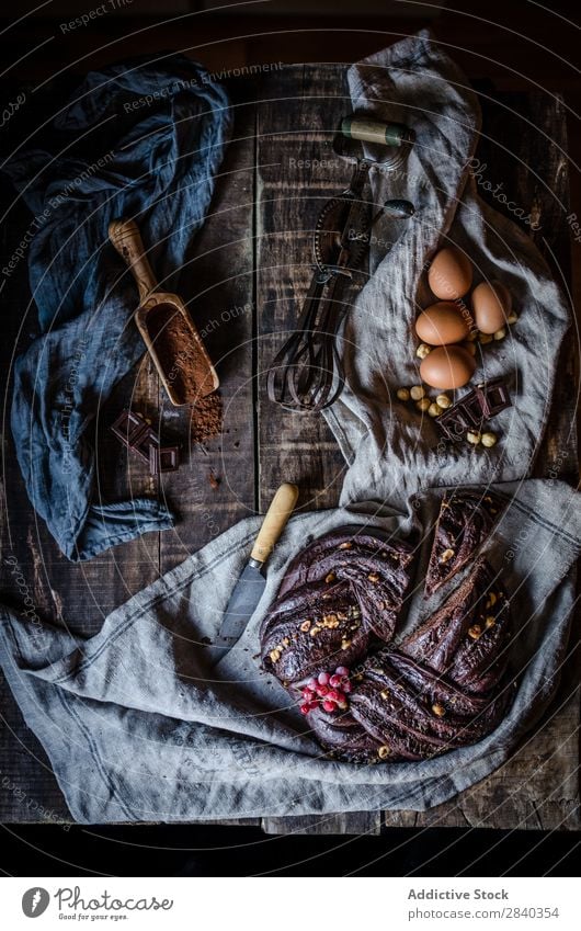 Schokoladenkuchen auf dem Tisch süß Backwaren rustikal lecker Kuchen Dessert Lebensmittel frisch geschmackvoll gebastelt Feinschmecker Bäckerei Snack Frühstück