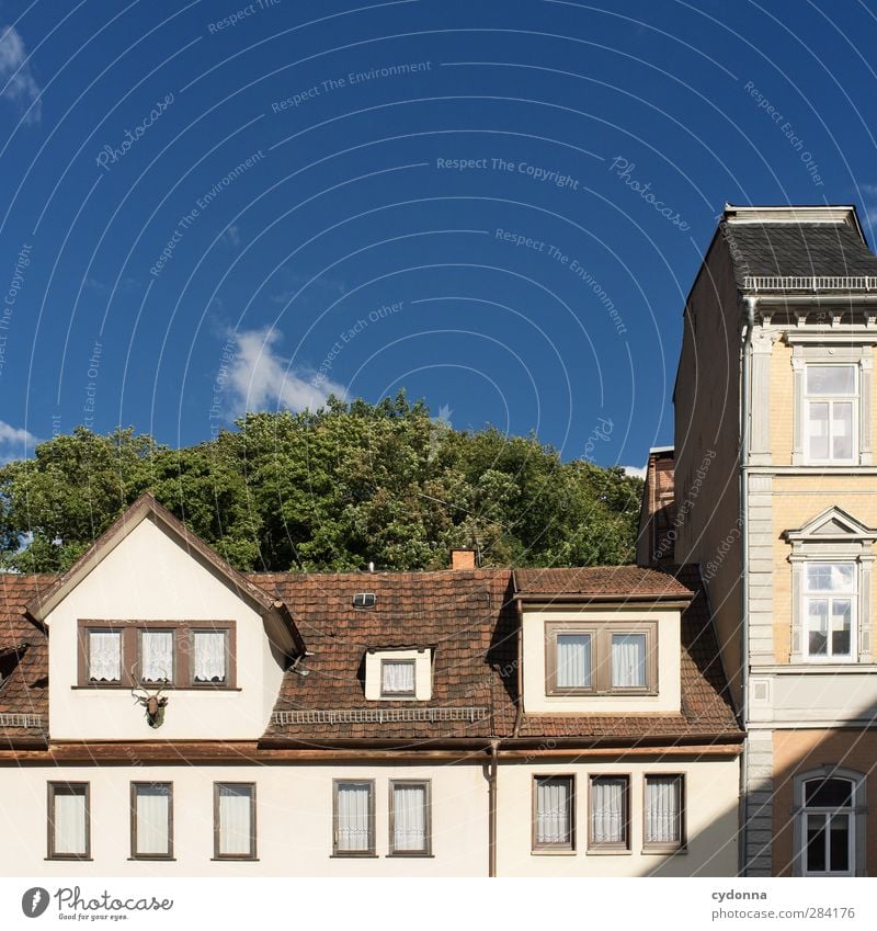 Zurückgeblieben Lifestyle Häusliches Leben Umwelt Himmel Schönes Wetter Haus Architektur Fassade ästhetisch Partnerschaft Freiheit einzigartig Kommunizieren