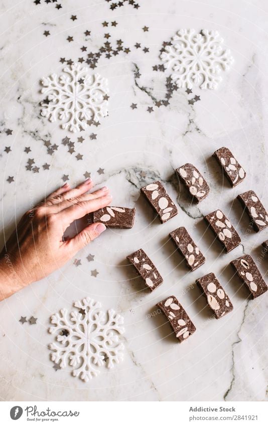 Handgelegte Schokoladenbonbons Süßwaren Putten süß Lebensmittel Dessert lecker braun dunkel geschmackvoll Kakao Feinschmecker Nuss Zucker Kakaobaum Konfekt