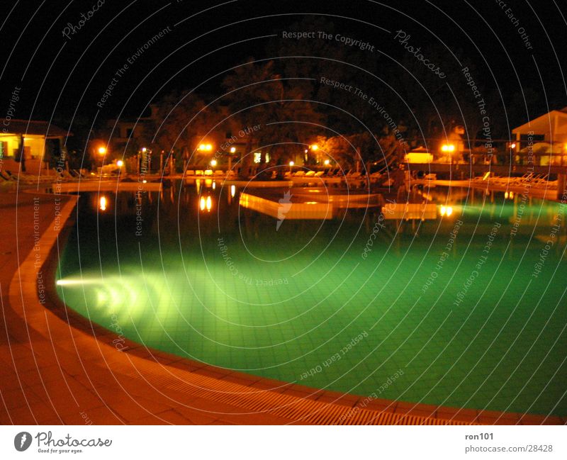 poolparty Schwimmbad Nacht Licht dunkel Europa Nachtaufnahme Wasser Abend