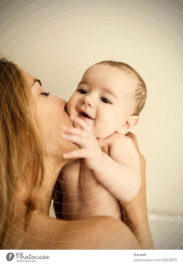 kleiner Junge Mensch maskulin feminin Baby Junge Frau Jugendliche 2 0-12 Monate 30-45 Jahre Erwachsene authentisch Coolness Glück schön Gefühle Freude nackt