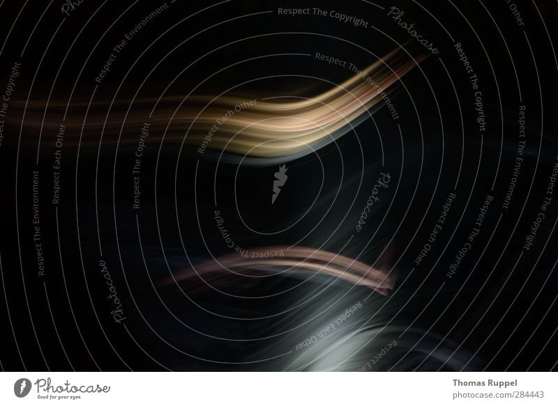 Lichtstreifen Lichterscheinung Lichternebel gelb schwarz weiß Nachtaufnahme Reaktionen u. Effekte Belichtung Spuren Farbfoto Gedeckte Farben Außenaufnahme