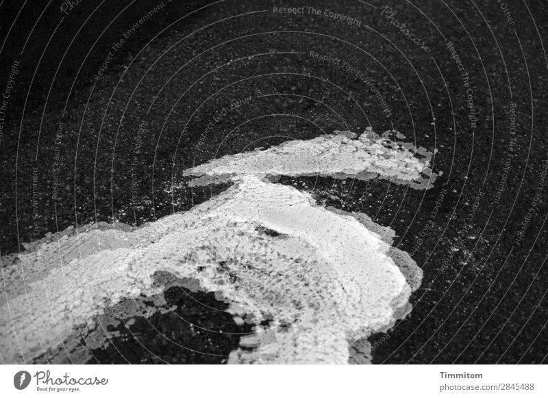 Auflösung Verkehr Straße Ziffern & Zahlen bedrohlich grau schwarz weiß Gefühle Unbehagen verfallen Asphalt Farbstoff Schilder & Markierungen Doppelbelichtung