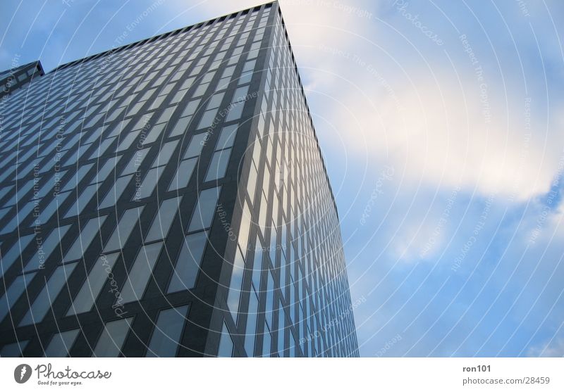 corner Hochhaus Haus Wolken weiß Fenster Etage Architektur Himmel blau