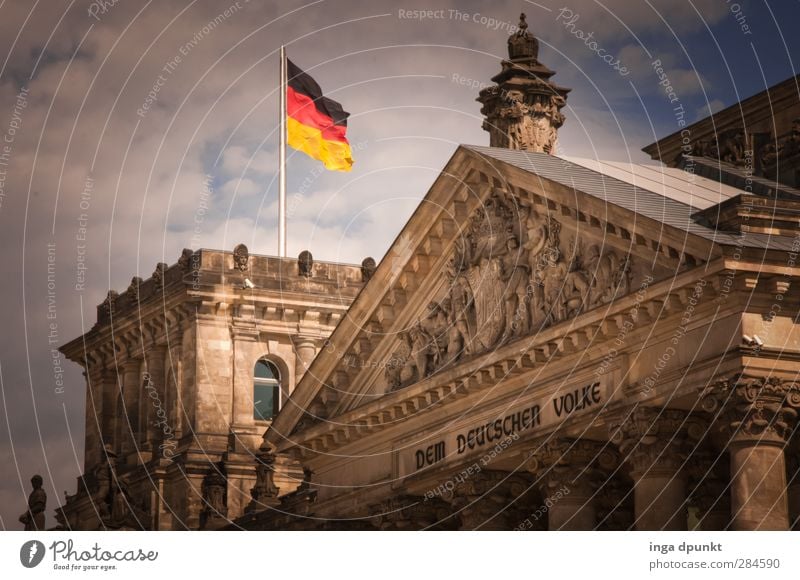 Schland! Berlin Bundesadler Deutscher Bundestag Fahne Sehenswürdigkeit Politik & Staat Hauptstadt Regierungssitz Farbfoto Außenaufnahme Menschenleer Tag