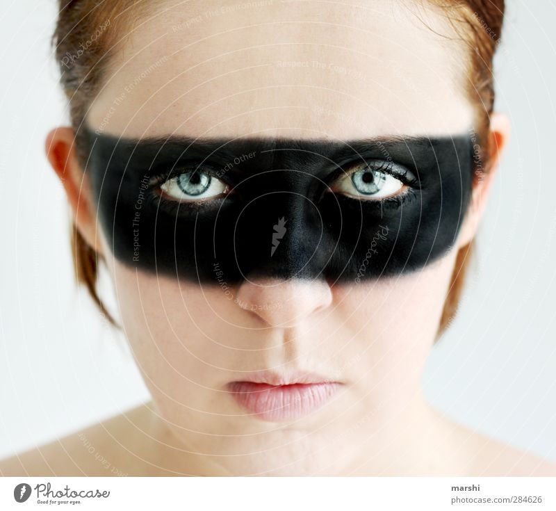 time for changes Stil Mensch feminin Junge Frau Jugendliche Erwachsene Kopf verrückt Maske Maskenball Farbe Schminke Ausdruck Angst Farbfoto Innenaufnahme