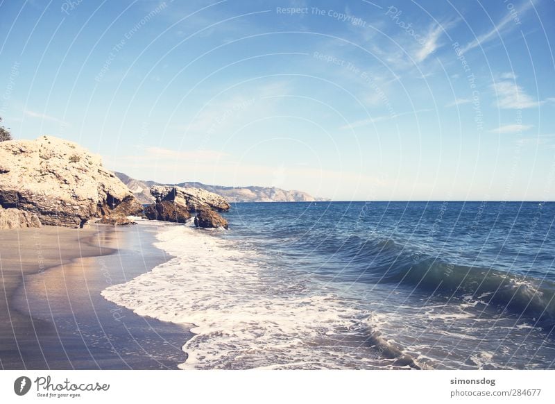 costa del sol Natur Landschaft Sand Wasser Himmel Horizont Sommer Herbst Schönes Wetter Felsen Wellen Küste Strand Meer Schwimmen & Baden Bewegung Erholung