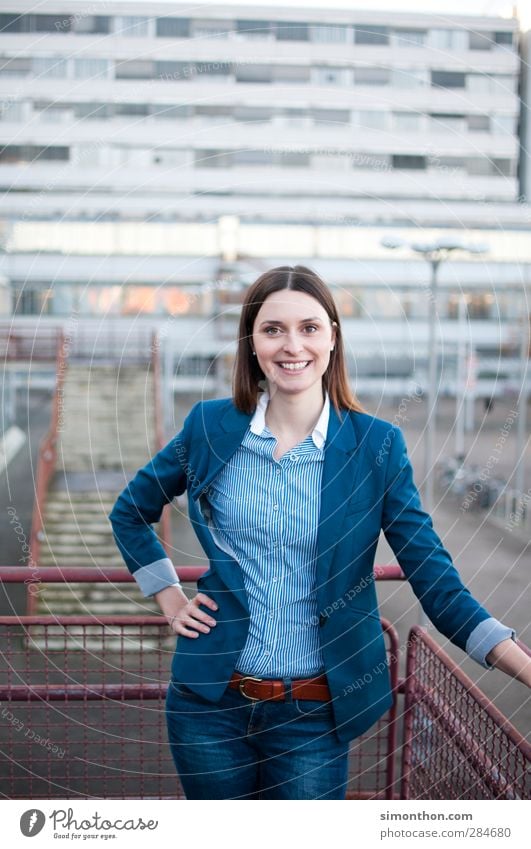 Business Woman Bildung Lehrer Berufsausbildung Azubi Praktikum Studium lernen Student Industrie Kapitalwirtschaft Mittelstand Unternehmen Karriere Erfolg