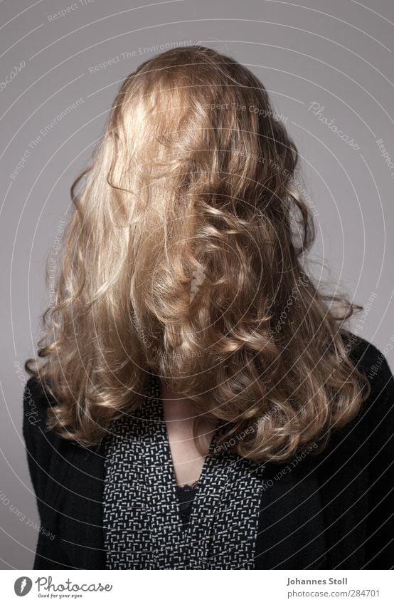 Haare Krishna III Freude schön Haare & Frisuren feminin 1 Mensch blond langhaarig Locken Perücke Punk Behaarung Verschwiegenheit träumen Identität Rätsel