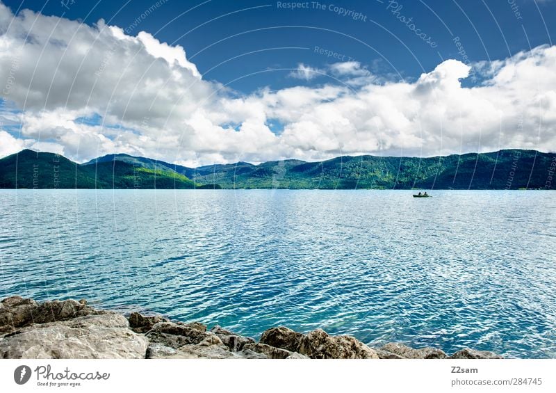 Allein auf weiter Flur Ferien & Urlaub & Reisen Tourismus Sommerurlaub Berge u. Gebirge Natur Landschaft Himmel Wolken Alpen Seeufer Ruderboot Erholung