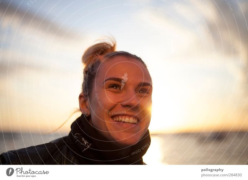 Happy End Ferien & Urlaub & Reisen Ausflug Ferne Freiheit Sommer Sommerurlaub Sonne Meer Insel Wellen Mensch feminin Junge Frau Jugendliche Erwachsene Leben