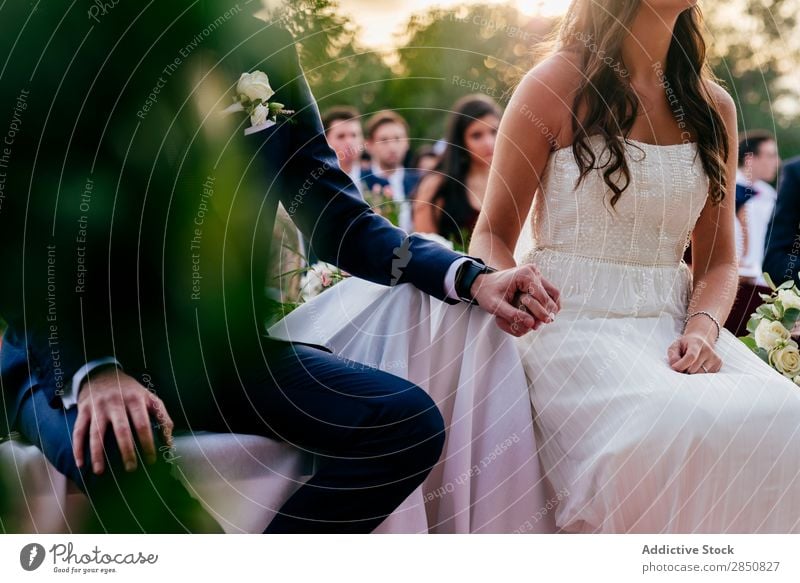 Brautpaar bei der Hochzeitszeremonie striegeln Zeremonie Liebe Paar Feste & Feiern romantisch hochzeitlich Engagement Ordnung Partnerschaft Gefühle Tradition