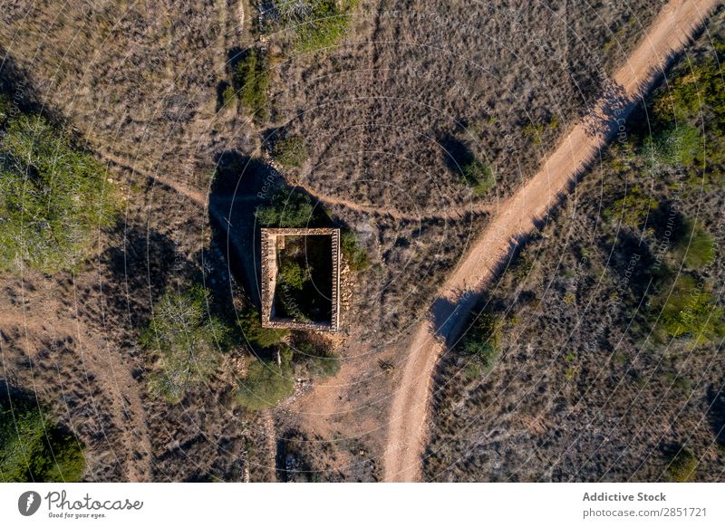 Luftaufnahme eines zerstörten Hauses Aussicht Fluggerät Dröhnen antik Landschaft Dorf Verlassen Straße Architektur Gebäude Panorama (Bildformat) Ruine Überreste