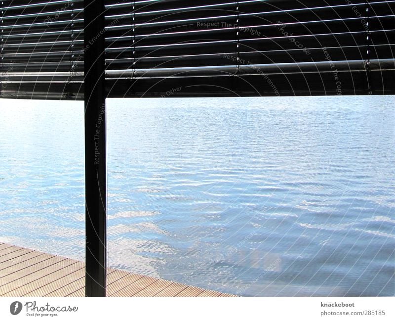 nah am wasser gebaut Häusliches Leben Wohnung Haus Traumhaus Raum Wasser Sommer Wellen Küste See Terrasse einfach hell blau Stimmung ruhig ästhetisch Design