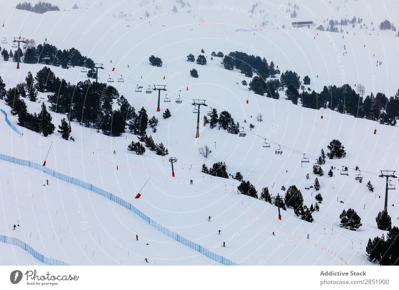 Skipisten Skigebiet Berghang Winter Skifahren heben Resort Himmel Pisten Berge u. Gebirge Schnee Natur Ferien & Urlaub & Reisen Sport Kabel weiß Landschaft