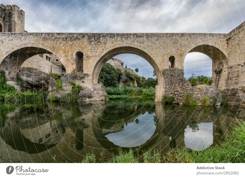 Mittelalterliche Brücke von Besalu mittelalterlich Dorf historisch Ferien & Urlaub & Reisen Landschaft Architektur antik Gebäude Stein Wahrzeichen Bestwert