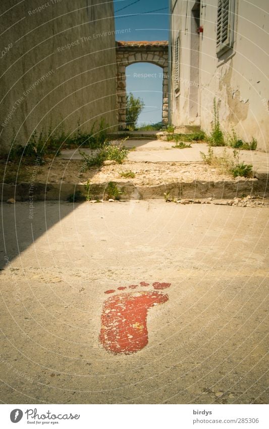 Bigfoot Dorf Altstadt Mauer Wand Tür Tor Wege & Pfade Fußweg alt authentisch außergewöhnlich trocken Stadt Verfall Wandel & Veränderung Ziel richtungweisend