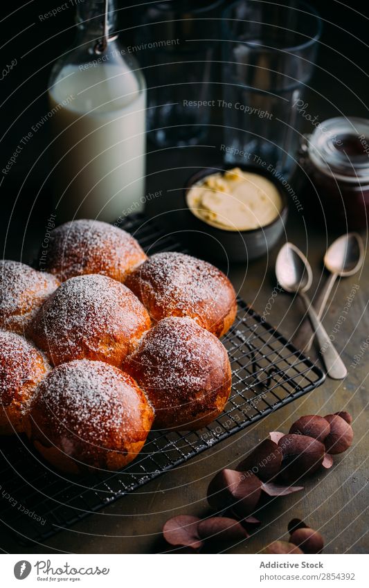 Köstliche Brioche mit Puderzucker backen Frühstück Butter Kuchen Feste & Feiern Dessert Mehl Lebensmittel gebastelt Marmelade Milch weicher Kuchen Zucker süß