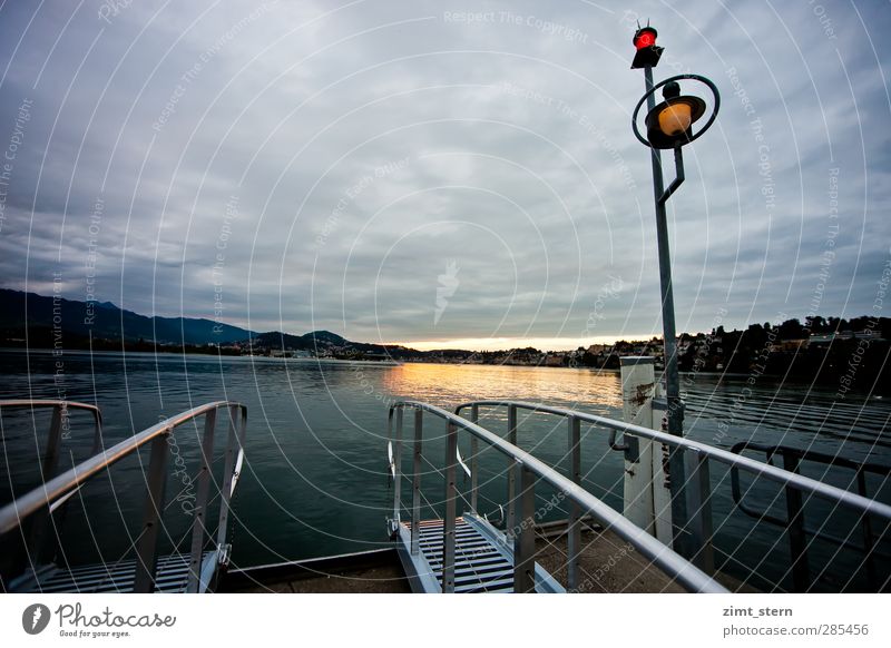 Die Fähre kommt nicht mehr Ferien & Urlaub & Reisen Ausflug Wolken Nachthimmel Horizont Sonnenaufgang Sonnenuntergang Seeufer Luzern Schweiz Vierwaldstätter See