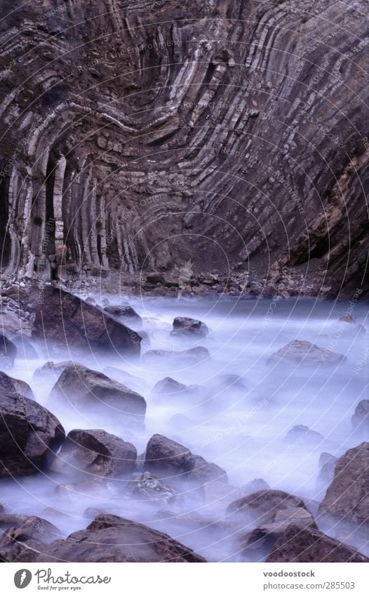 Abstrakte geologische Landschaft Meer Umwelt Erde Luft Nebel Felsen Stein träumen weiß Surrealismus vulkanisch verdrillt bizarr Geologie Schichten mehrschichtig