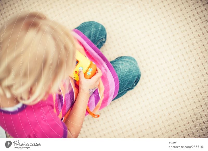 Spielplatz Lifestyle Haare & Frisuren Freizeit & Hobby Spielen Computerspiel Kinderspiel Mensch feminin Mädchen Kindheit Kopf Hand 1 3-8 Jahre blond authentisch