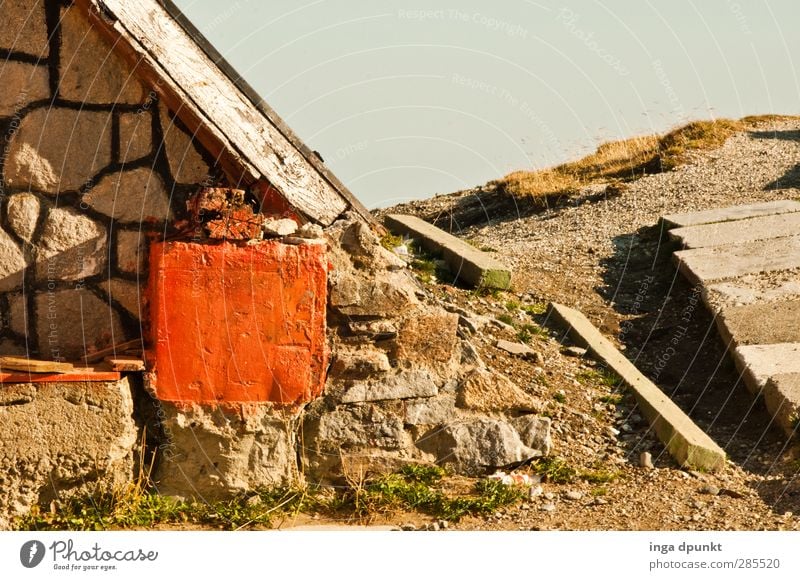 Weg ins Ungewisse Umwelt Natur Landschaft Felsen Berge u. Gebirge Rumänien Siebenbürgen Karpaten Haus Hütte Mauer Wand Wege & Pfade wandern Fußweg Stein