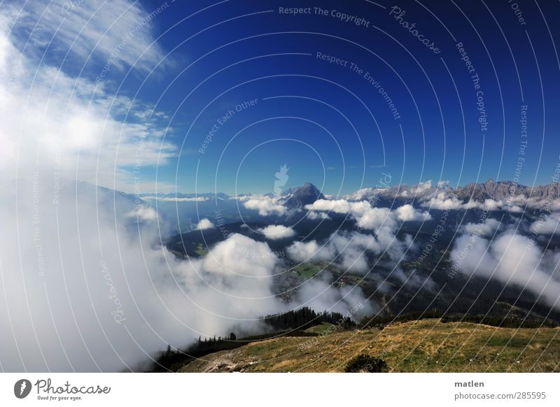 Wolkengrenze Landschaft Erde Himmel Horizont Herbst Klima Schönes Wetter Gras Hügel Felsen Berge u. Gebirge Gipfel Menschenleer blau braun grün weiß bewölken