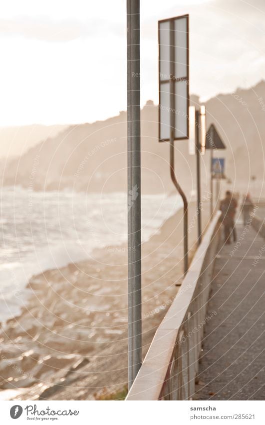 Uferpromenade Landschaft Wellen Küste Meer Fußgänger Bewegung gehen genießen nass Abenteuer Freiheit Freizeit & Hobby Promenade Küstenstraße Uferdamm