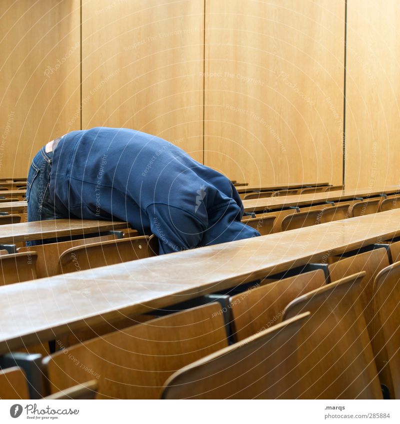 Pause Bildung Erwachsenenbildung Studium lernen Student Hörsaal Prüfung & Examen Karriere Mensch maskulin Junger Mann Jugendliche 1 18-30 Jahre Zeichen schlafen