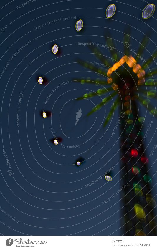 Köln UT 10/12 | Delirium Veranstaltung Show glänzend hängen schaukeln leuchten blau Lichtpunkt Karussell Kettenkarussell hoch wirbeln Zentrifugalkraft Säule