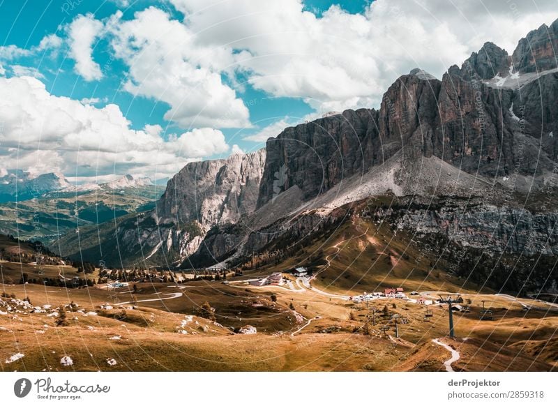 Wolken und Schatten in den Dolomiten mit Weg III Zentralperspektive Starke Tiefenschärfe Sonnenstrahlen Sonnenlicht Lichterscheinung Silhouette Kontrast Tag