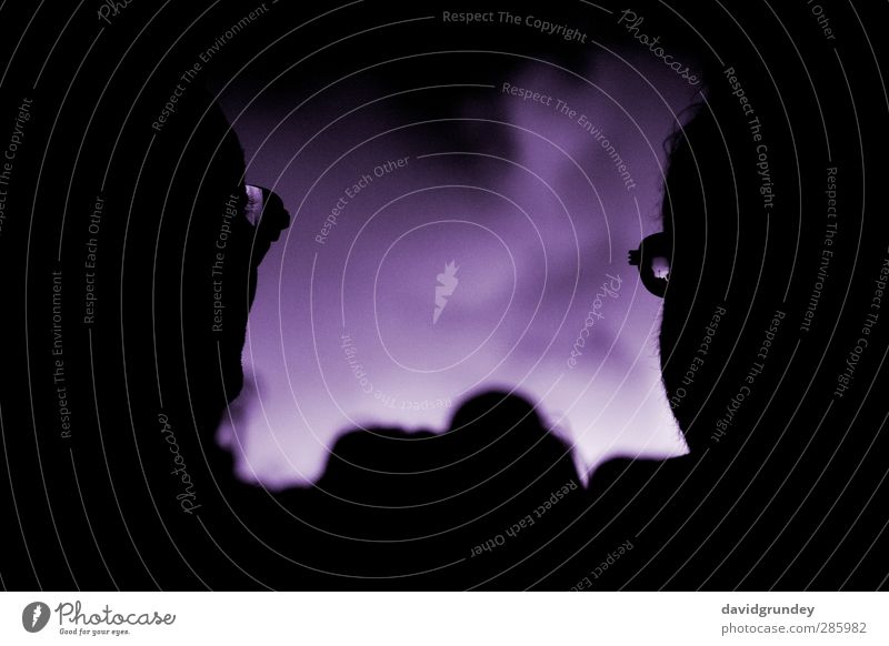 Fireworks Nachtleben Veranstaltung Mensch Kopf Gesicht 2 Blick dunkel violett Freude Neugier Interesse Farbe Farbfoto Außenaufnahme Licht Kontrast Silhouette