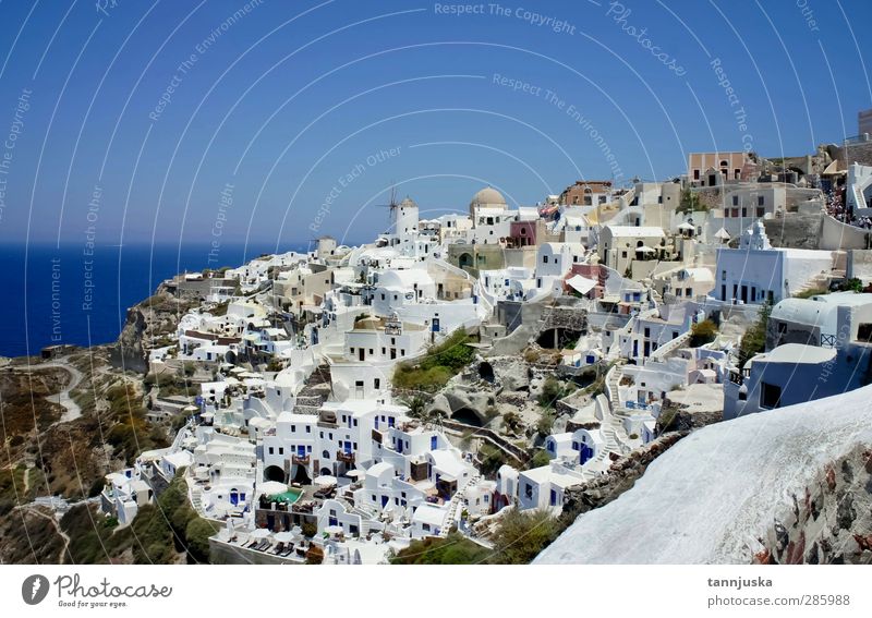 Santorin Stadt Haus Kirche Mauer Wand Treppe Balkon Terrasse fantastisch Klima Farbfoto Außenaufnahme Menschenleer Tag Vogelperspektive