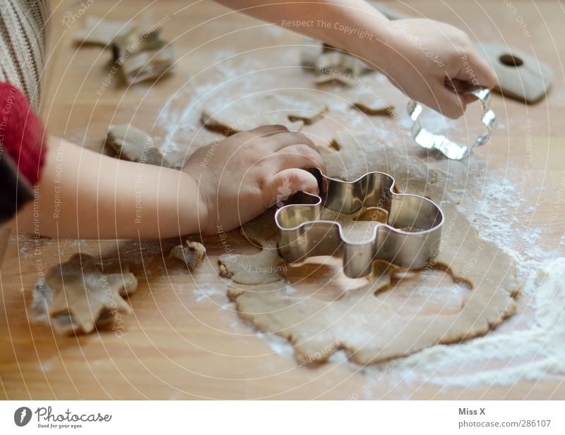 Lebkuchenmann Lebensmittel Teigwaren Backwaren Ernährung Mensch Kind Kleinkind Kindheit 1 1-3 Jahre 3-8 Jahre 8-13 Jahre lecker niedlich süß Plätzchen