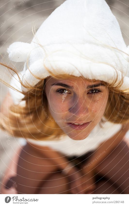 sandgirl (IV) Sommerurlaub Sonnenbad Strand Mensch feminin Junge Frau Jugendliche Erwachsene Leben Gesicht 1 18-30 Jahre Natur Sand Schönes Wetter sitzen