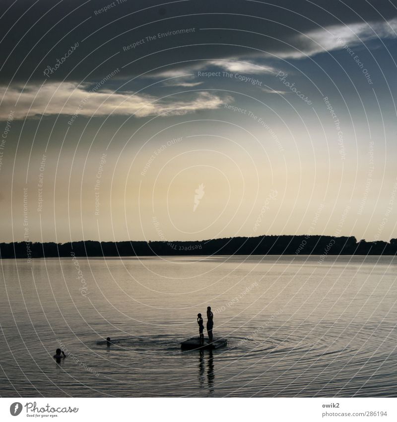 Badewetter Mensch 4 Kindergruppe Umwelt Natur Landschaft Wasser Himmel Wolken Horizont Klima Schönes Wetter Wellen See Schwimmen & Baden Kommunizieren