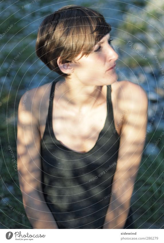 expecting schön Gesundheit Sonne feminin Junge Frau Jugendliche Erwachsene Körper Haut Kopf Haare & Frisuren Gesicht 1 Mensch Sommer Schönes Wetter T-Shirt