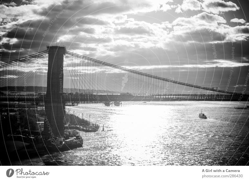 slow pace to Brooklyn New York City Stars and Stripes Hafenstadt Stadtrand Brücke Sehenswürdigkeit Wahrzeichen Brooklyn Bridge leuchten alt fest lang solide