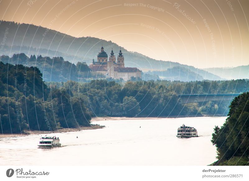 Kloster Melk in der Wachau Umwelt Himmel Sonnenaufgang Sonnenuntergang Herbst Wald Hügel Wellen Flussufer Kirche Sehenswürdigkeit Wahrzeichen Denkmal Verkehr