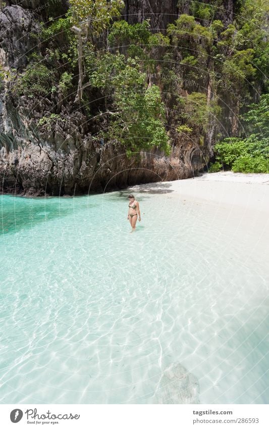 LOST Thailand Krabi Ko Phi Phi Le Phi Phi island Frau Bikini dünn zierlich Andamanensee Ferien & Urlaub & Reisen Reisefotografie Idylle Freiheit Postkarte