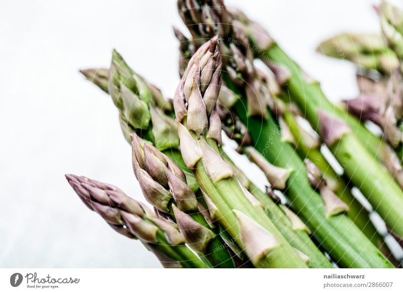 grüner Spargel Lebensmittel Gemüse Spargelbund Ernährung Bioprodukte Vegetarische Ernährung Gesundheit Gesundheitswesen einfach frisch lecker natürlich weiß