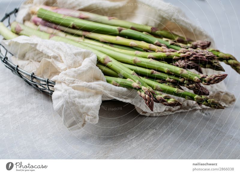 grüner Spargel Lebensmittel Gemüse Spargelzeit Spargelbund Bioprodukte Vegetarische Ernährung Diät Fasten Slowfood Schalen & Schüsseln Lifestyle