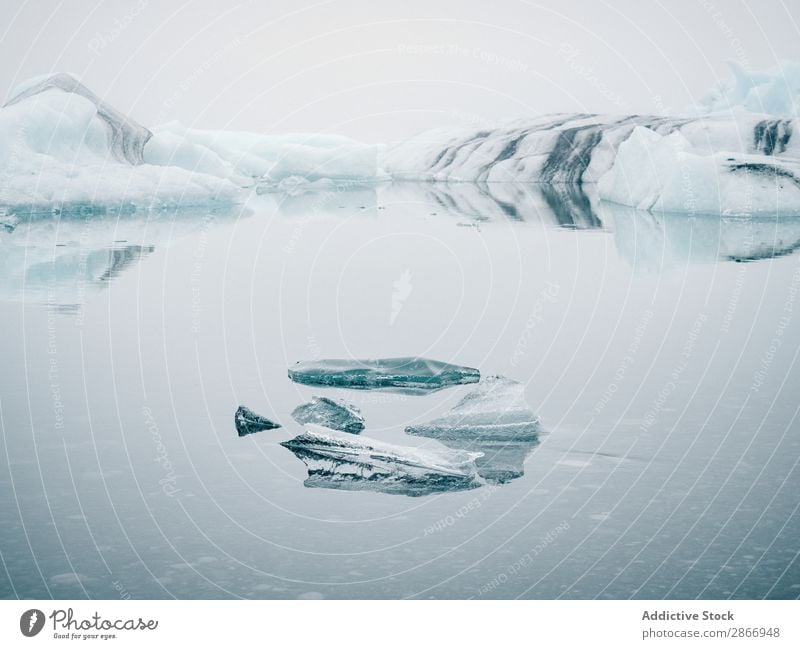 Eis auf dem Wasser zwischen Schnee Oberfläche Island Winter kalt malerisch Natur weiß Landschaft gefroren Aussicht Jahreszeiten Frost Norden Wetter