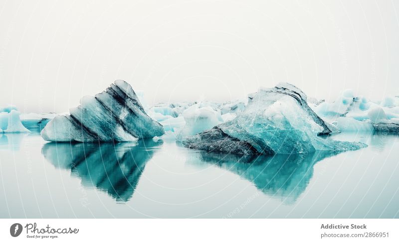 Eis auf dem Wasser zwischen Schnee Oberfläche Island Winter kalt malerisch Natur weiß Landschaft gefroren Aussicht Jahreszeiten Frost Norden Wetter