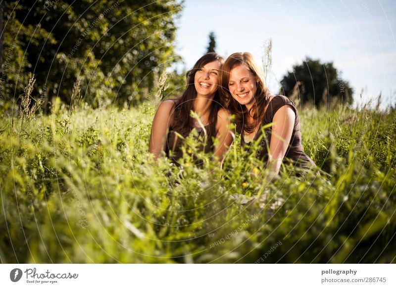 BF (2) Mensch feminin Junge Frau Jugendliche Erwachsene Freundschaft Leben Körper 18-30 Jahre Natur Landschaft Pflanze Schönes Wetter Gras Grünpflanze Park