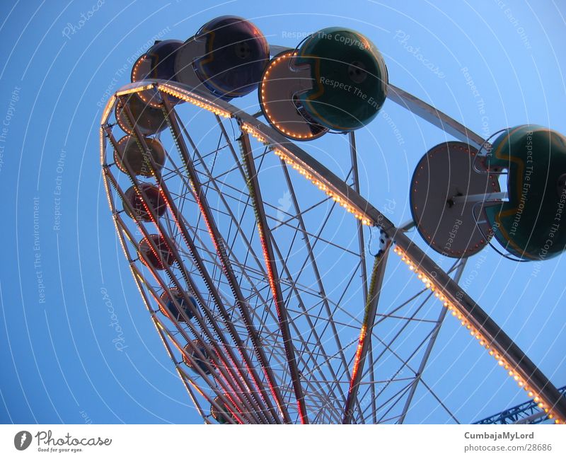 Zwergenrad Riesenrad Jahrmarkt Vergnügungspark drehen rund Freizeit & Hobby Himmel Licht Hanse Sail