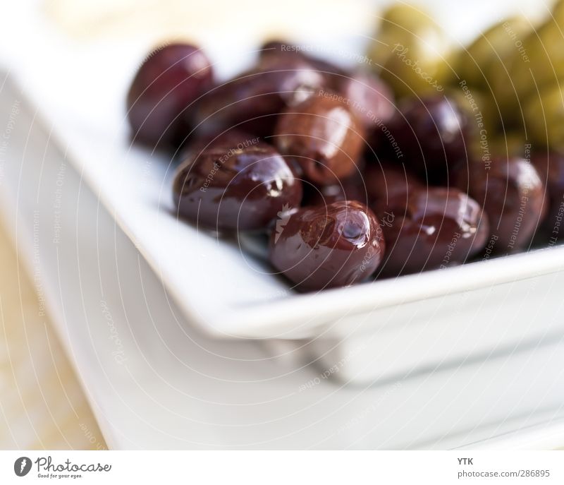 Olives to die for Lebensmittel Ernährung Essen Abendessen Bioprodukte Vegetarische Ernährung Diät Italienische Küche genießen glänzend lecker Würzig bitter