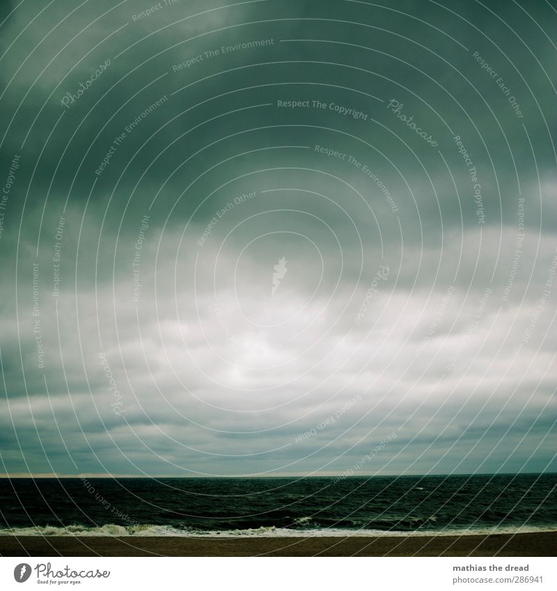 DÜSTERE AUSSICHT Umwelt Natur Landschaft Luft Wasser Himmel Wolken Gewitterwolken Horizont schlechtes Wetter Unwetter Wind Sturm Wellen Küste Strand Nordsee