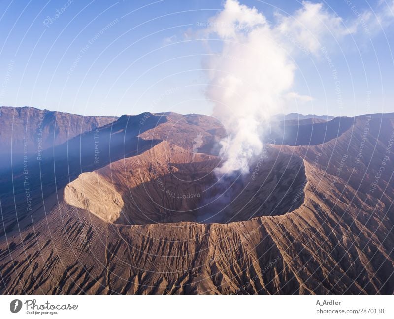 Vulkan Mount Bromo auf Java in Indonesien Ferien & Urlaub & Reisen Tourismus Ausflug Abenteuer Ferne Freiheit Expedition Sommer Berge u. Gebirge wandern Umwelt